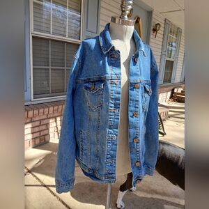 Old Navy Denim Jacket in Light Blue. Women. Sz‎ Large